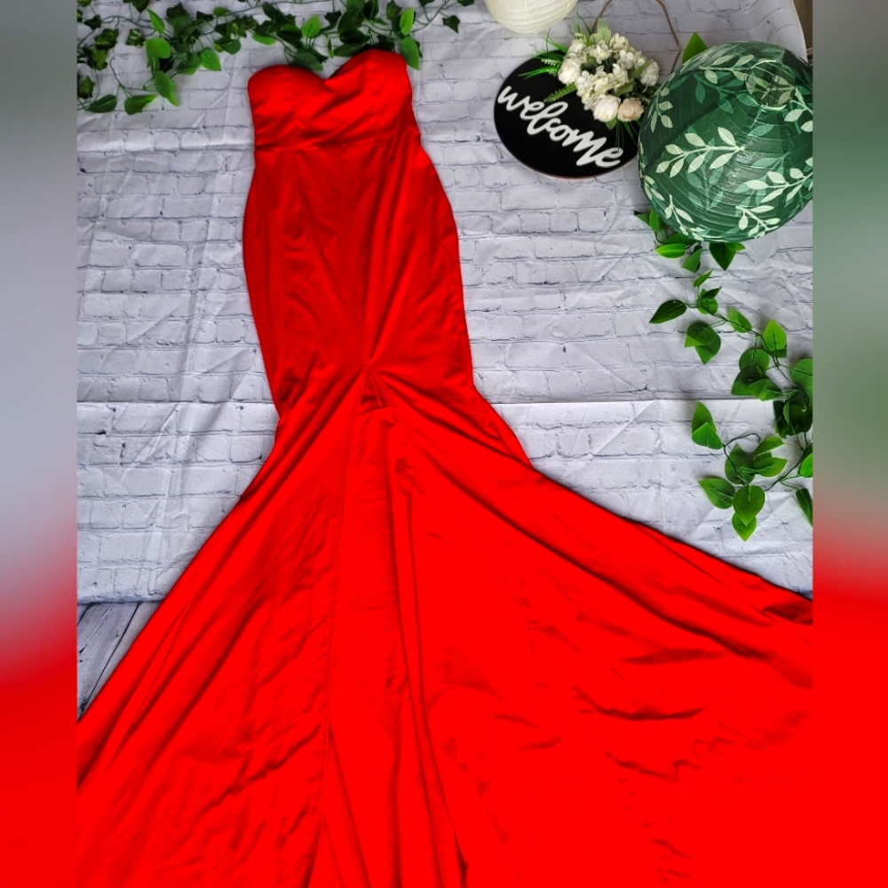 💄Most gorgeous red dress in town💄